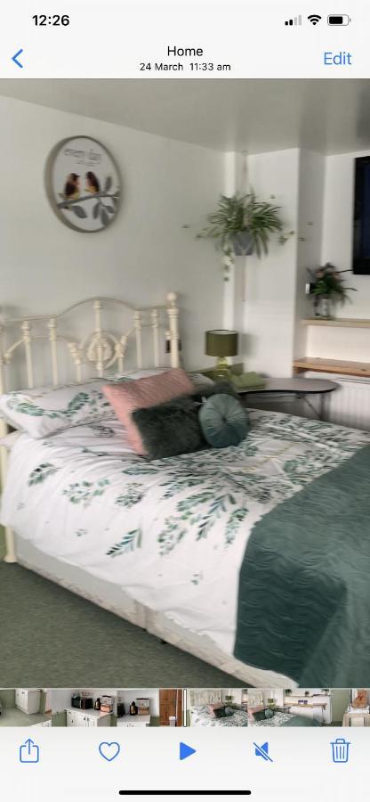 Barrs Court Beds Bed & Breakfast Warmley ภายนอก รูปภาพ