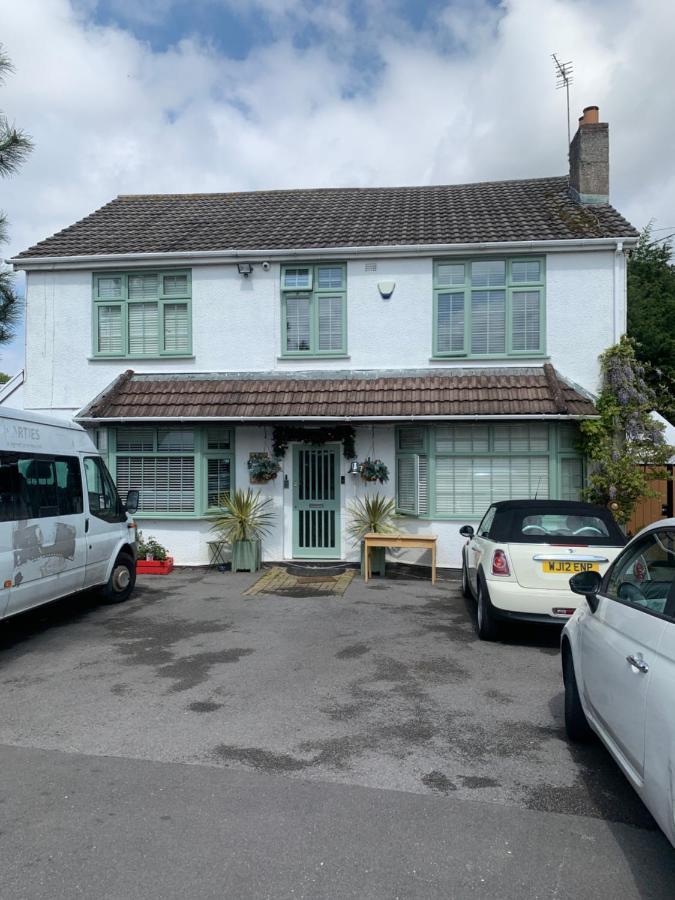 Barrs Court Beds Bed & Breakfast Warmley ภายนอก รูปภาพ