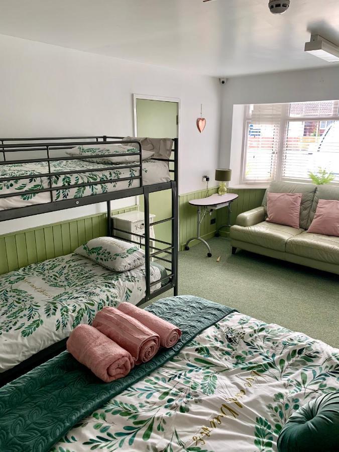 Barrs Court Beds Bed & Breakfast Warmley ภายนอก รูปภาพ
