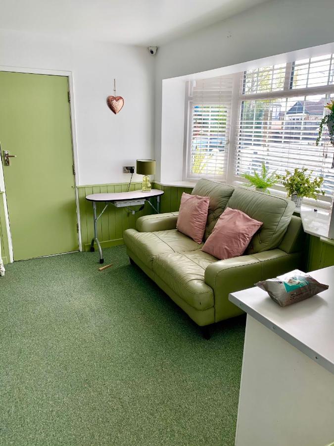 Barrs Court Beds Bed & Breakfast Warmley ภายนอก รูปภาพ