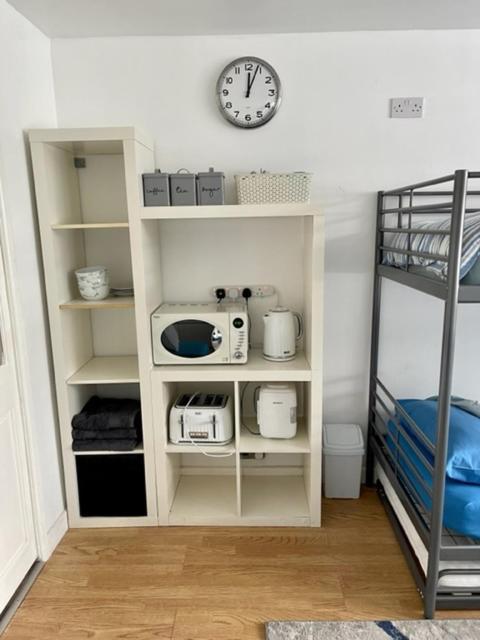 Barrs Court Beds Bed & Breakfast Warmley ภายนอก รูปภาพ